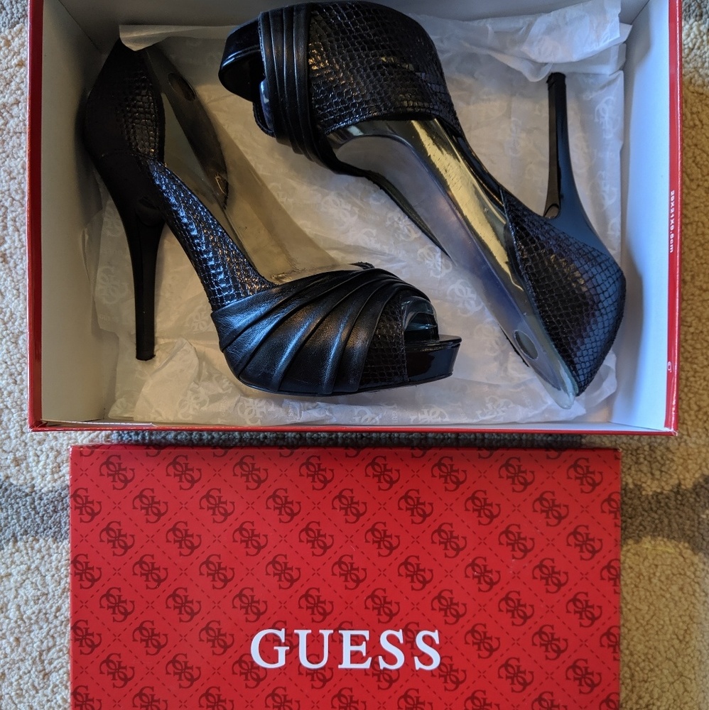 Guess 'Holbrook' Black Peep-Toe Heels